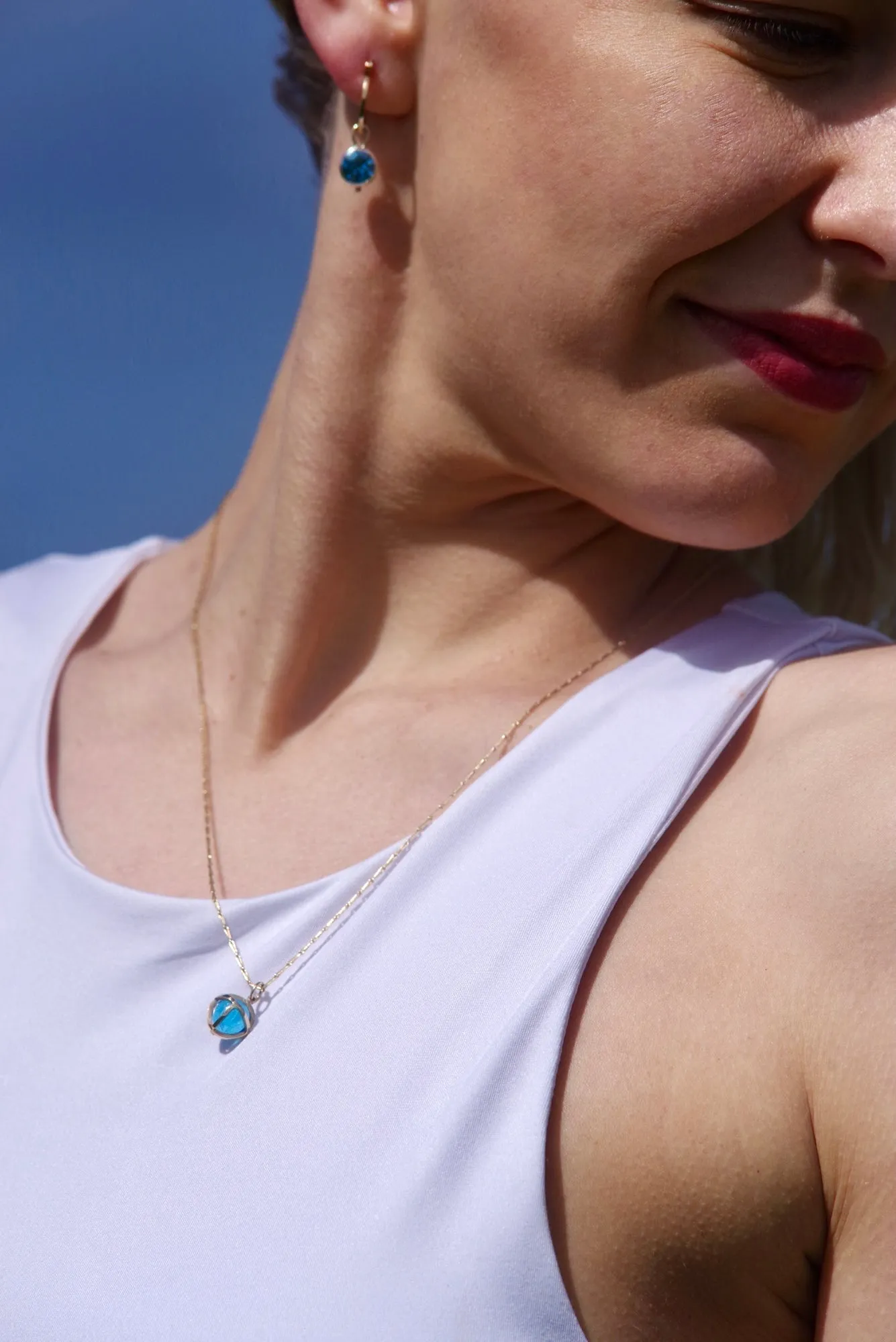 Drop of The Ocean - 9 carat Gold Necklace with Swiss Blue Topaz Sphere